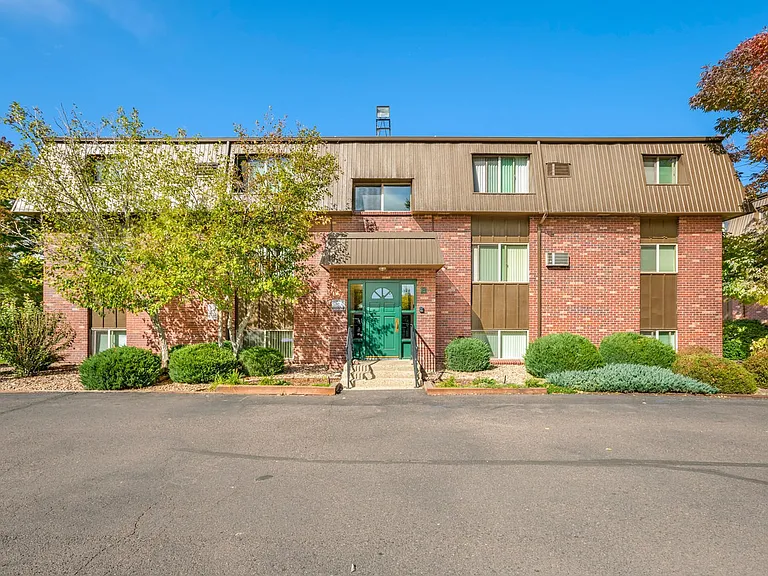 Woodridge Apartments — Photo 17