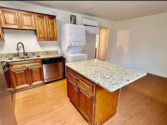 4th image of 1001 Little Bay Ave #A5
