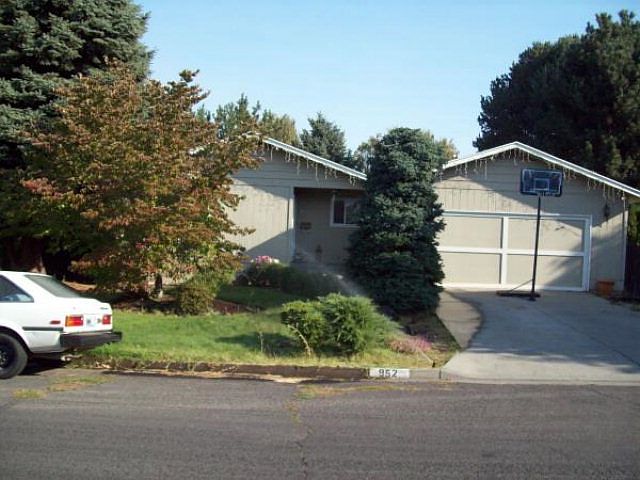 1st image of 952 Shasta Dr