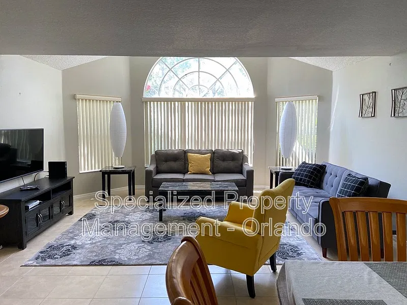 3 bed, 2.0 bath, 1400 sqft, $1,600 — Photo 4