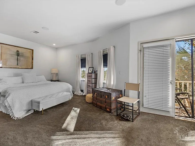 214 W La Rua St — Photo 15