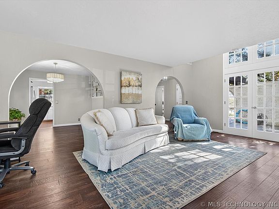 4th image of 725 Kenwood Dr