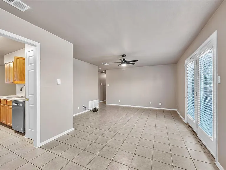5725 Alsace Trl — Photo 4