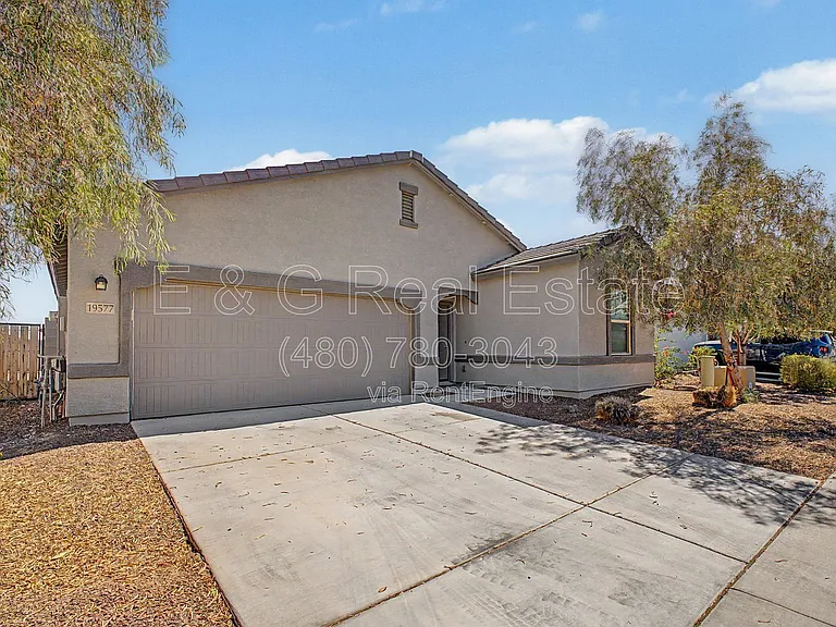 19577 W Palo Verde Dr — Photo 2