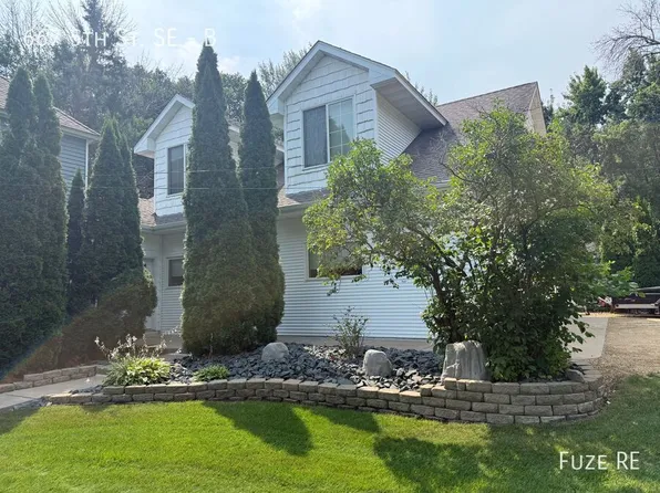 667 5th St SE, Forest Lake, MN