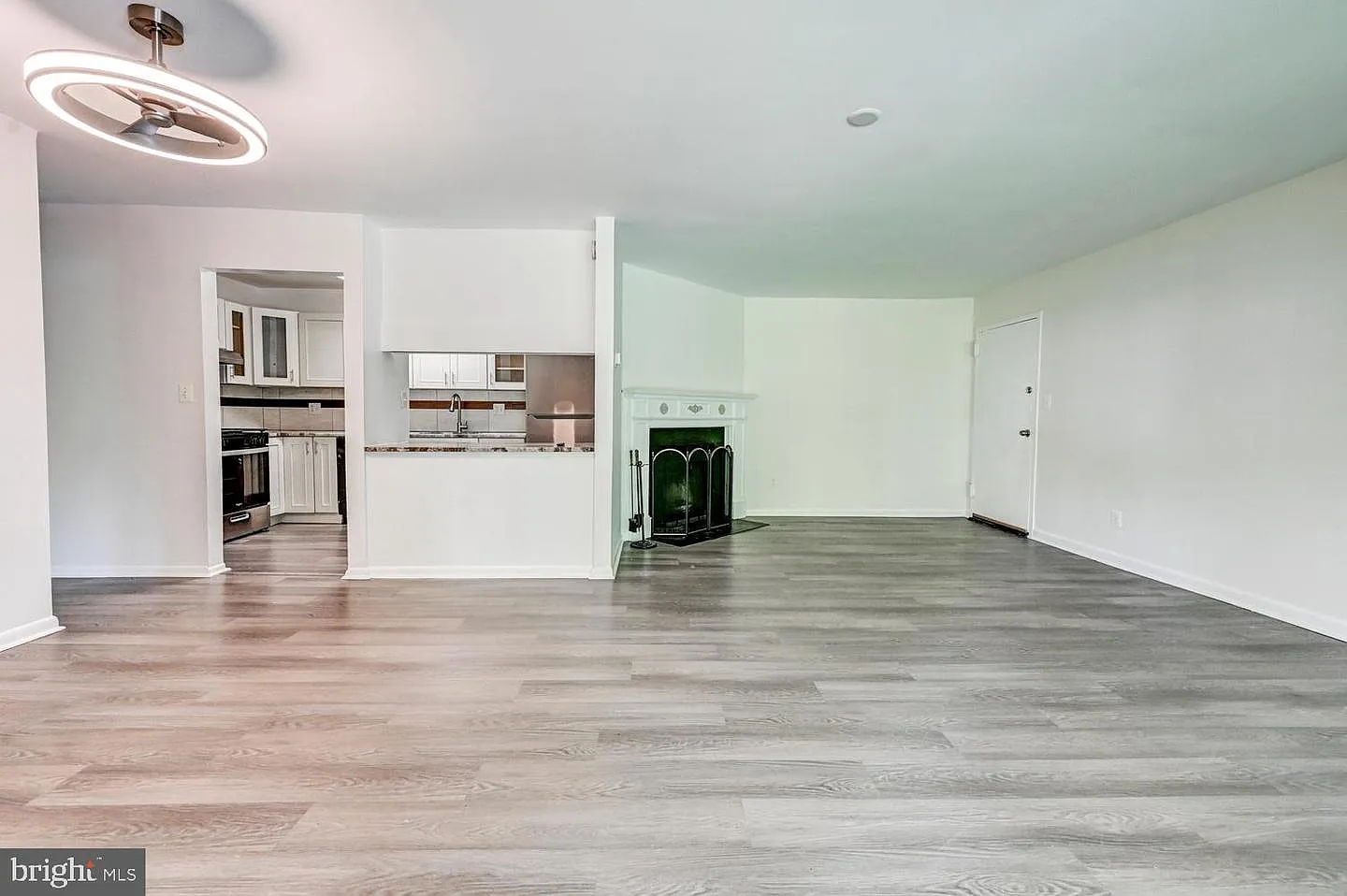 2 bed, 981 sqft, $1,600 — Photo 4