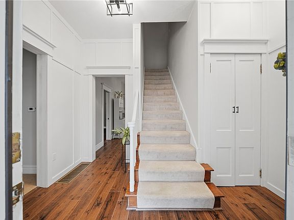 5th image of 226 College Ave