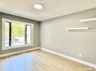 920 Southgate Dr #1, Oshawa, ON L1H 7Z9