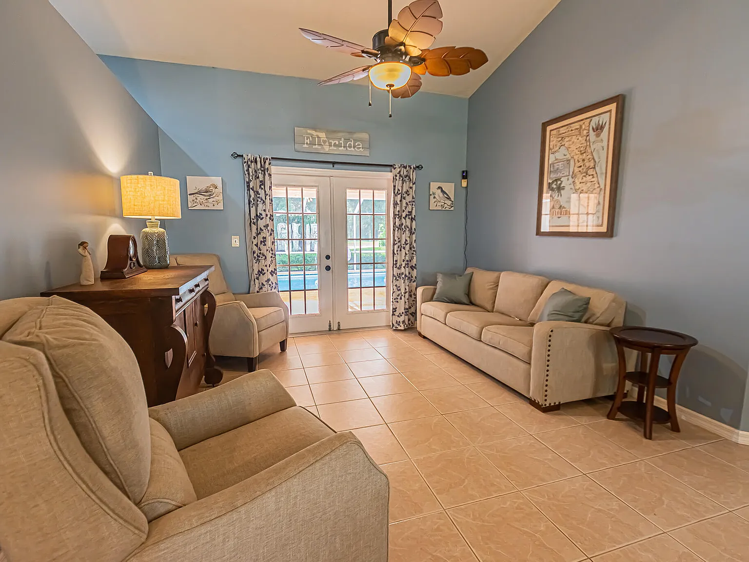 3 bed, 2.0 bath, 2347 sqft, $3,300 — Photo 2