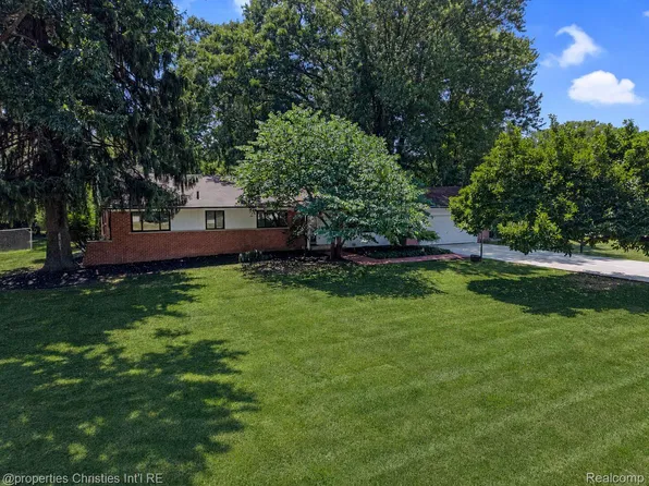 24711 Tudor Ln, Franklin, MI 48025