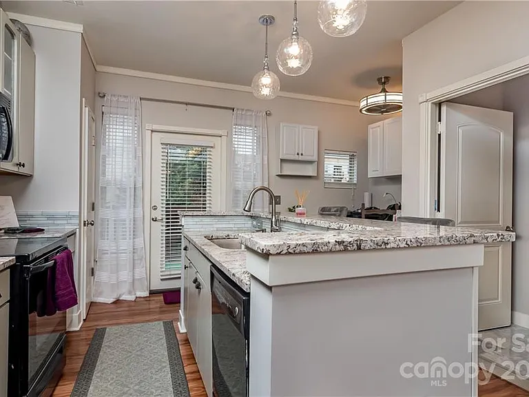 744 Seigle Point Dr — Photo 5
