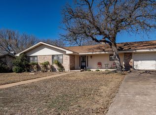 106 Timber Ln, Kerrville, TX 78028