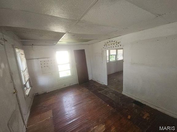 4th image of 4834 Calvin Ave