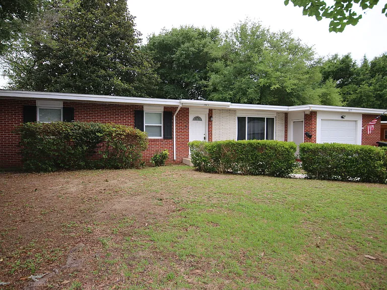 3875 Arbutus Dr — Photo 3