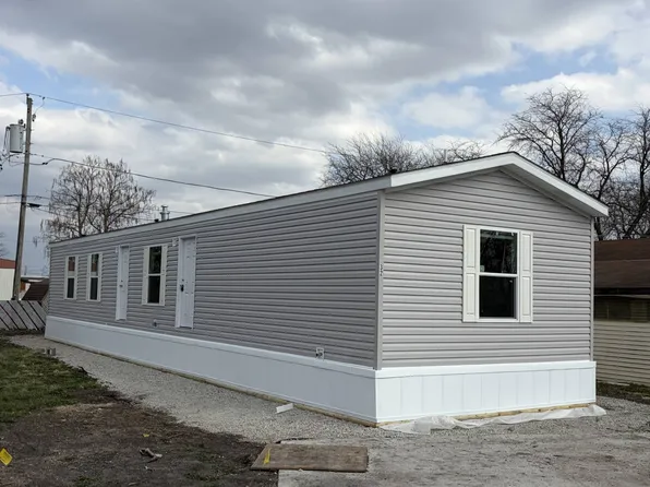 32 Westwood Ave #32, Pontiac, IL 61764