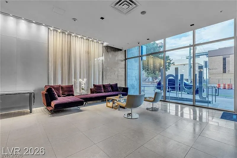 1 bed, 1.0 bath, 920 sqft, $2,100 — Photo 3