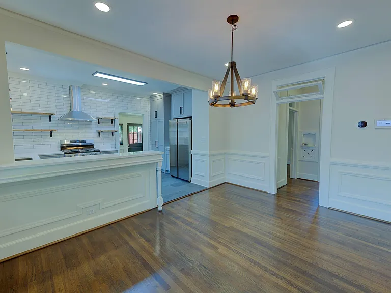 2405 Sumter St — Photo 9