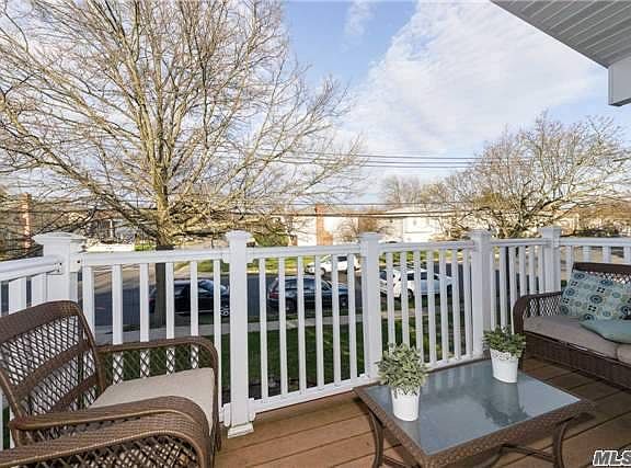 4th image of 2890 Beach Dr
