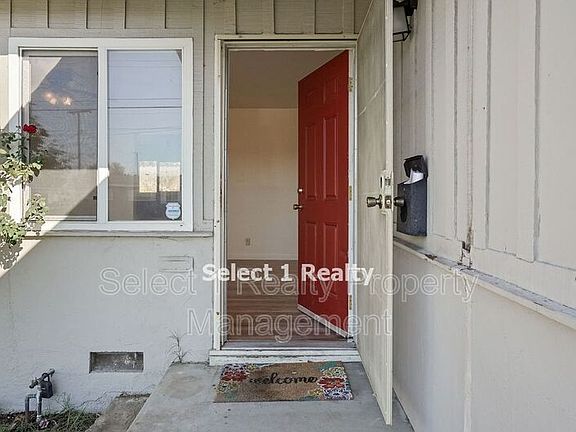 5th image of 105 E Madill St