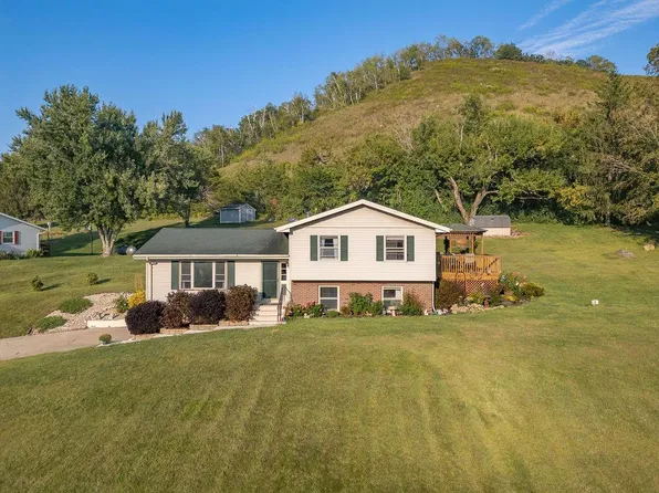 6049 Country Club Rd, Houston, MN 55943