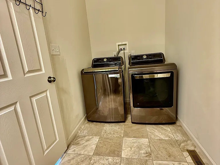 1024 Alexander Dr — Photo 7