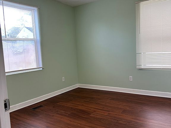 5th image of 2037 Saxton Ave