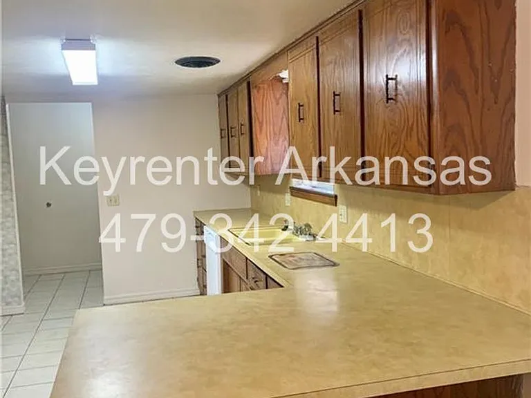 2607 Lee St — Photo 10