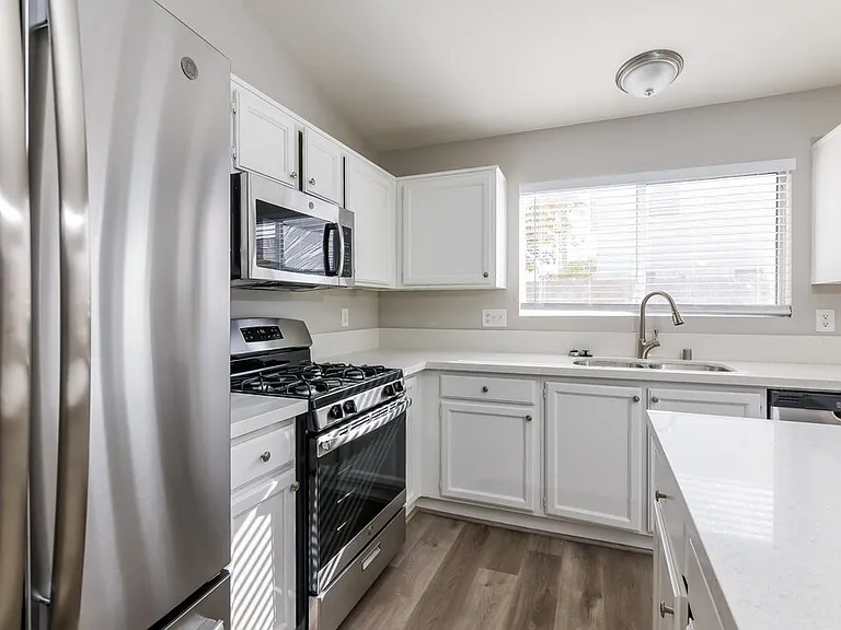 2037 Madica Ave — Photo 9
