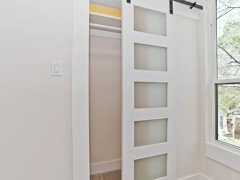 835 Winston St — Photo 29