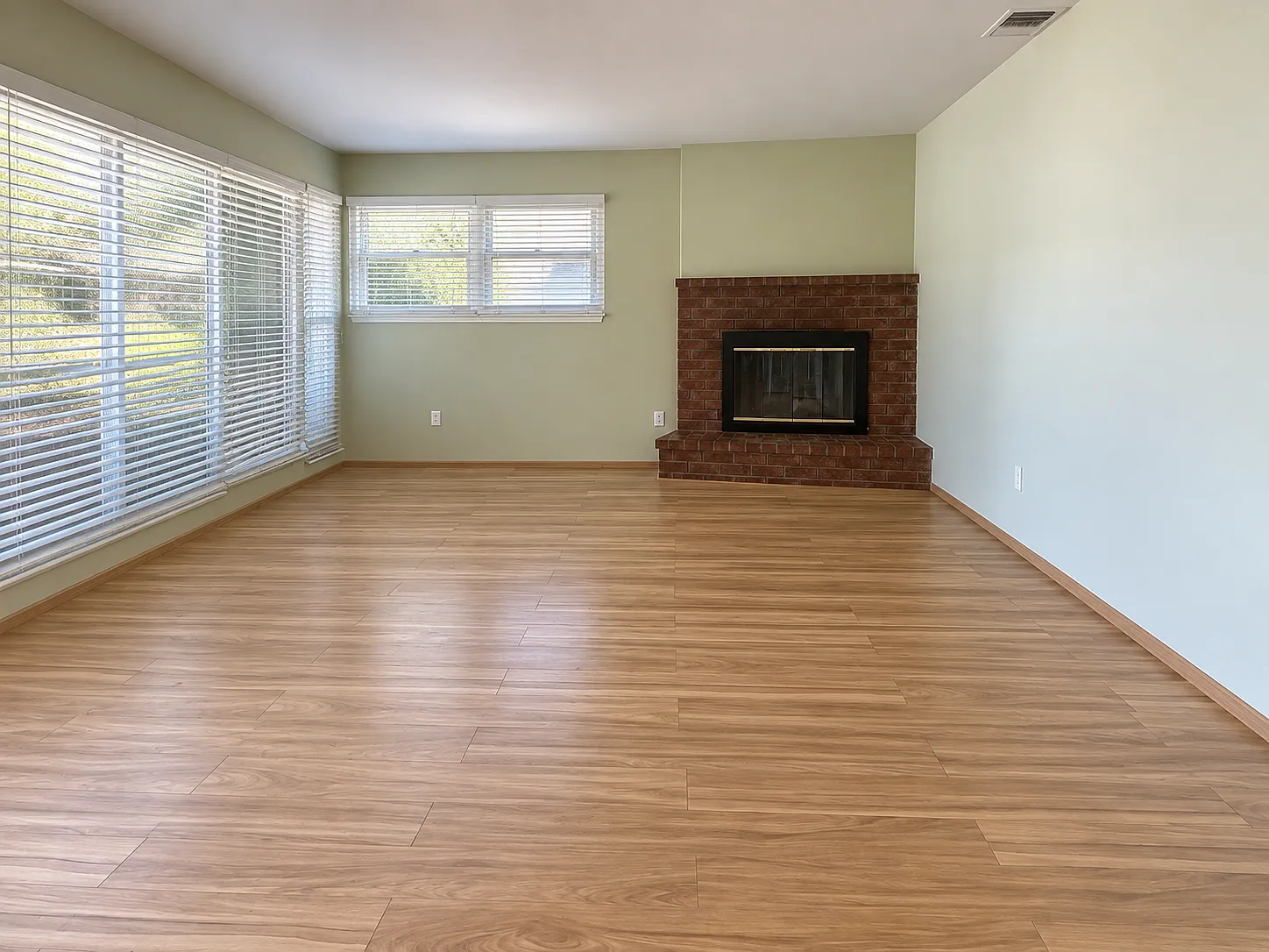 3 bed, 1376 sqft, $3,300 — Photo 4