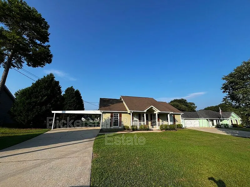 3 bed, 2.0 bath, 1236 sqft, $1,600 — Photo 1