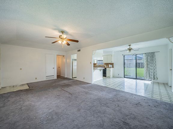 3rd image of 516 Venice Dr