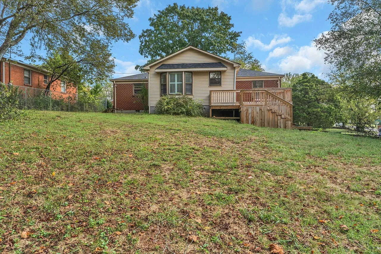 3 bed, 3.0 bath, 2180 sqft, $2,490 — Photo 1