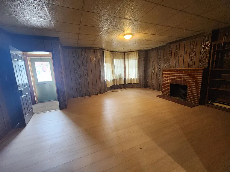 233 E King St — Photo 10