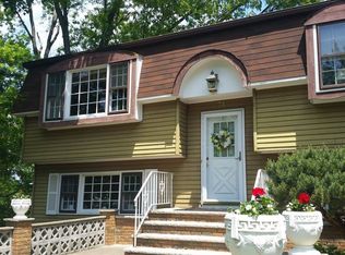 74 Thiem Ave, Rochelle Park, NJ 07662