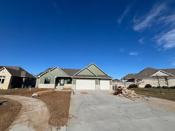 1012 E Summerchase Cir, Derby, KS 67037