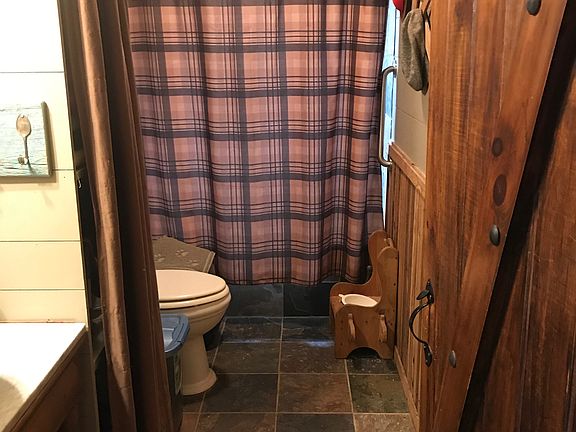 bathroom for 2nd bedroom