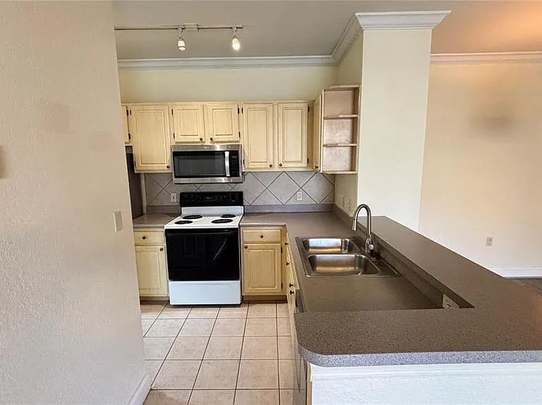 1325 Lake Shadow Cir #12104 — Photo 2