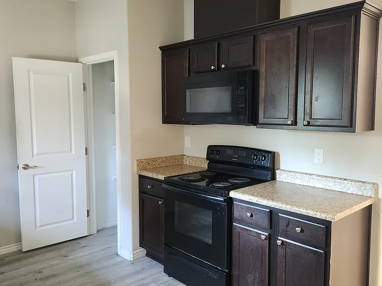 545 Euclid St — Photo 10
