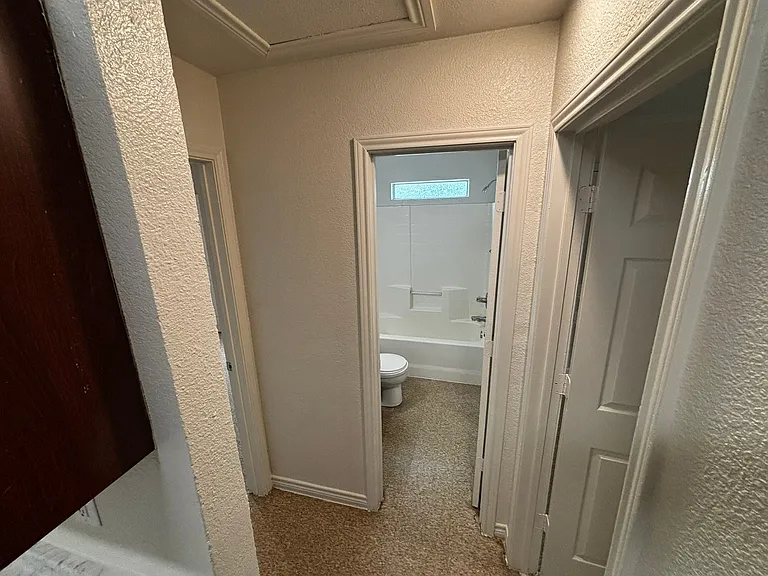 501 S Henderson St — Photo 4