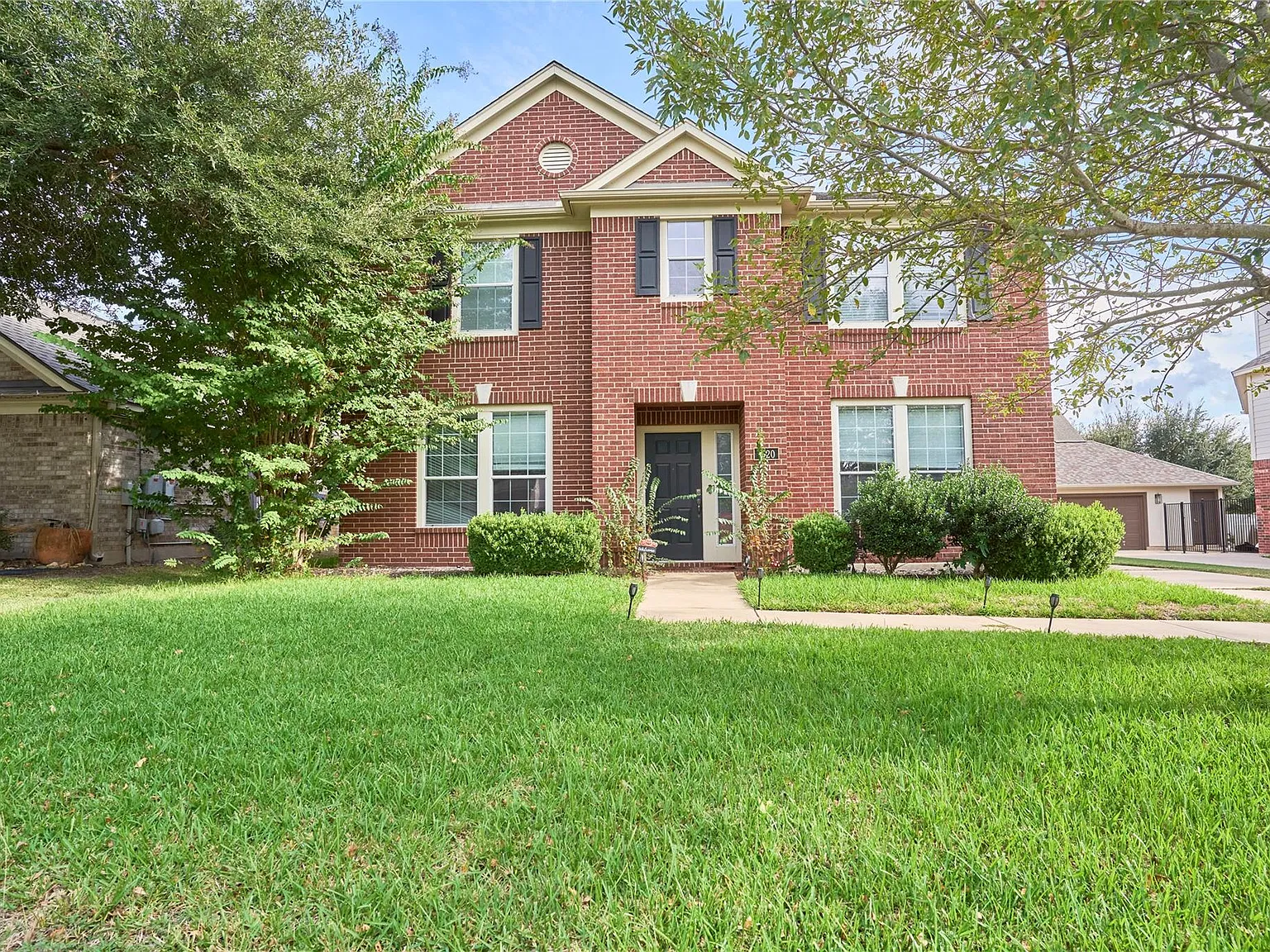 4 bed, 2.5 bath, 2970 sqft, $2,400 — Photo 1