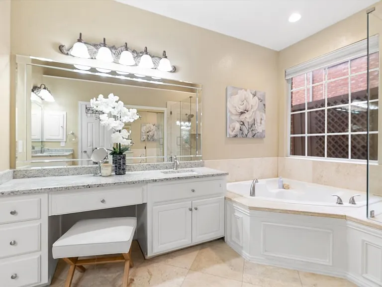 2633 Shadow Hill Ln — Photo 19