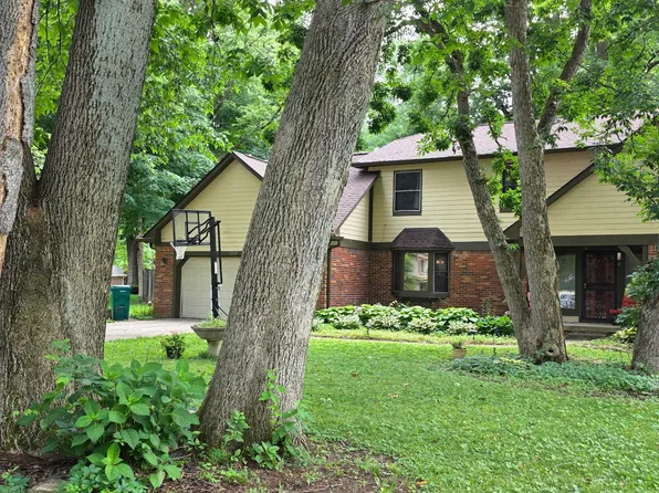 1914 S Hunters Ridge Ln, Greenwood, IN 46143