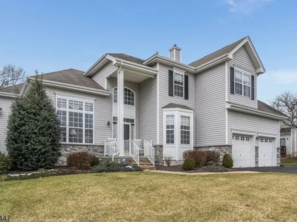 16 Stable Ln, Raritan Twp., NJ 08822