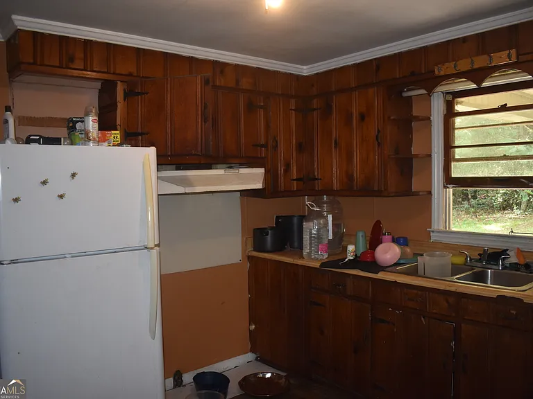 1387 Dewey St — Photo 17