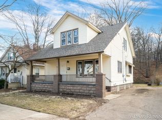 1032 Woodrow Ave NW, Grand Rapids, MI