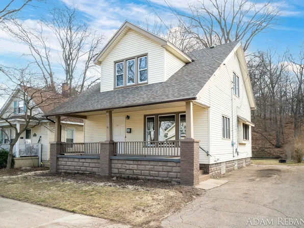 1032 Woodrow Ave NW, Grand Rapids, MI 49504