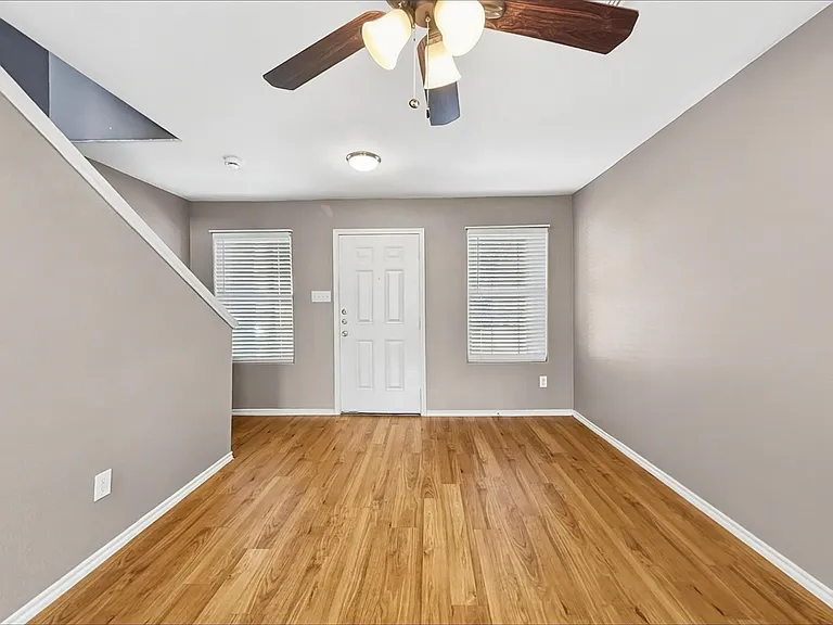 504 Leaf Cluster Ct E — Photo 6