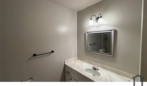 4050 N Benedict Ave — Photo 8