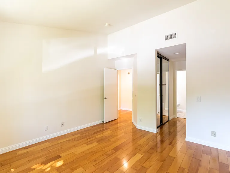 227 Stanford Ct — Photo 23
